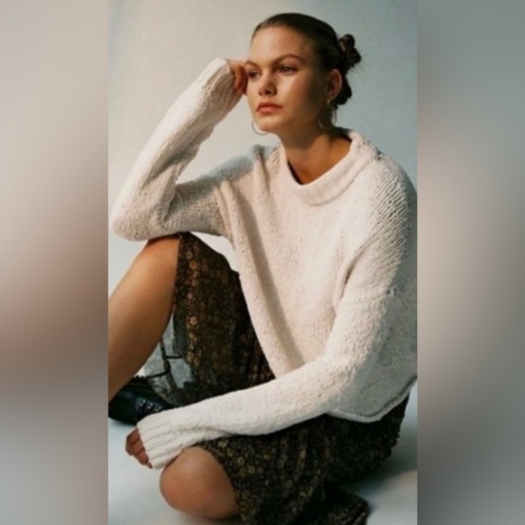 Urban Outfitters Sweaters - URBAN OUTFITTERS Ivory MILO Chenille distressed crop Sweater size M/L